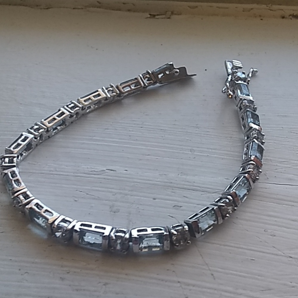 Tennis bracelet